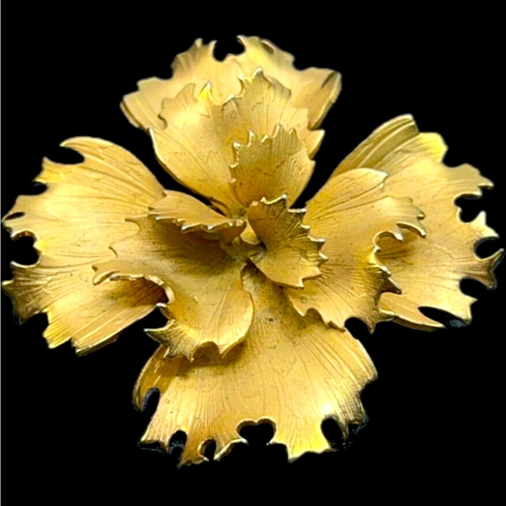 Vintage Signed GIOVANNI Textured Gold Tone Flower Brooch/Pin